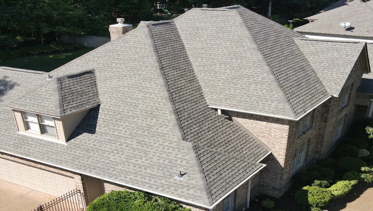 Lakeland, TN home with roofing by Masters Roofing.